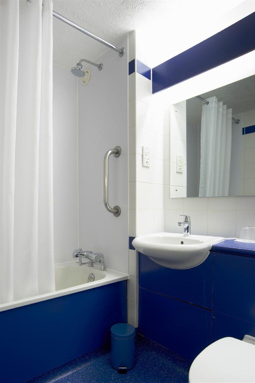 Travelodge Bedford Wyboston Buitenkant foto